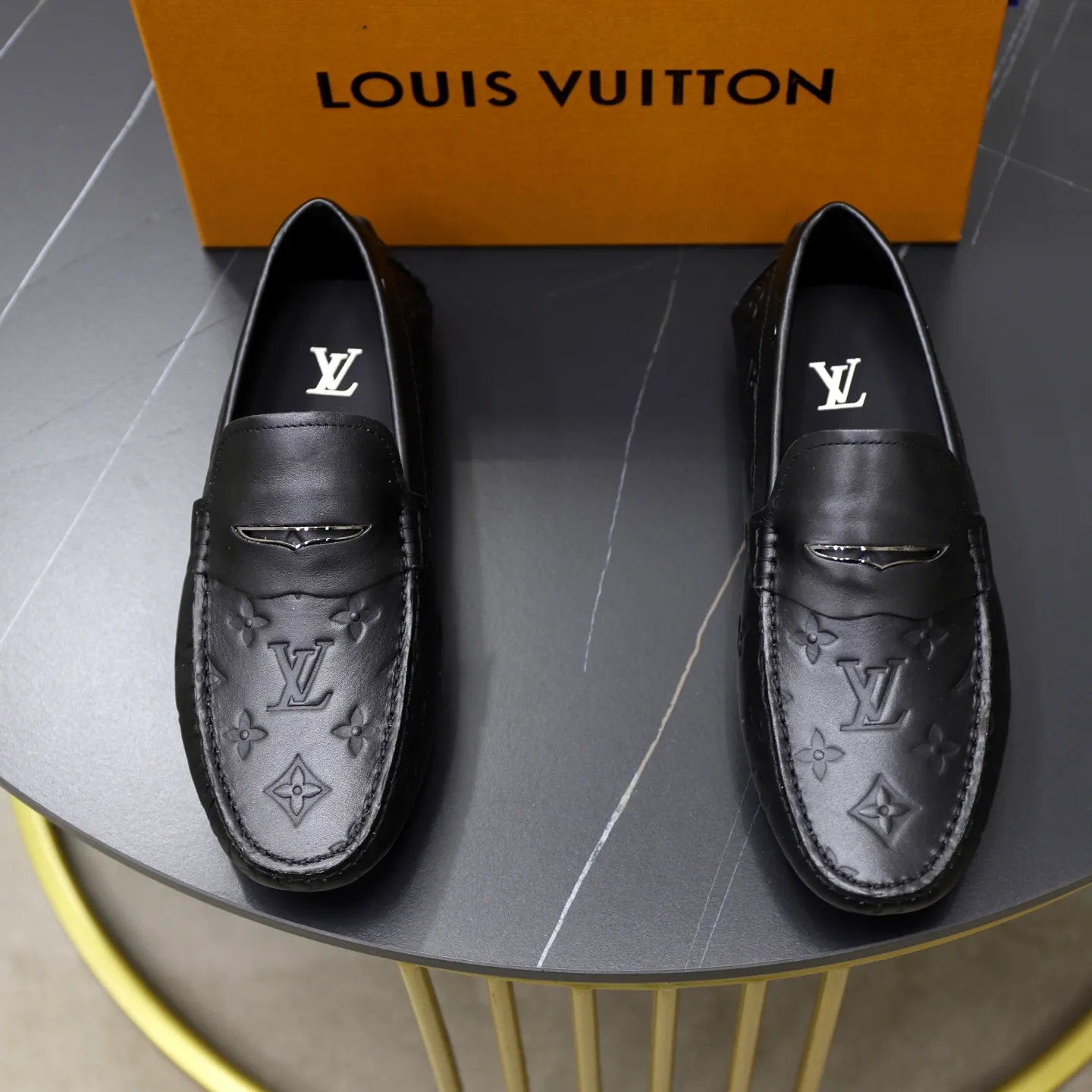 Ex-factory price: 480💰【LV】Louis Vuitton ⚠️High-end men’s driving and pedal series ⚠️38-44 (customized for 45) ⚠️All original cowhide leather! Thick and soft! Made entirely of calfskin lining! Rubber sheet anti-slip beanie sole! Three-dimensional package technology! Fashionable and classic! Handicrafts! Original high quality! Feel free to compare!